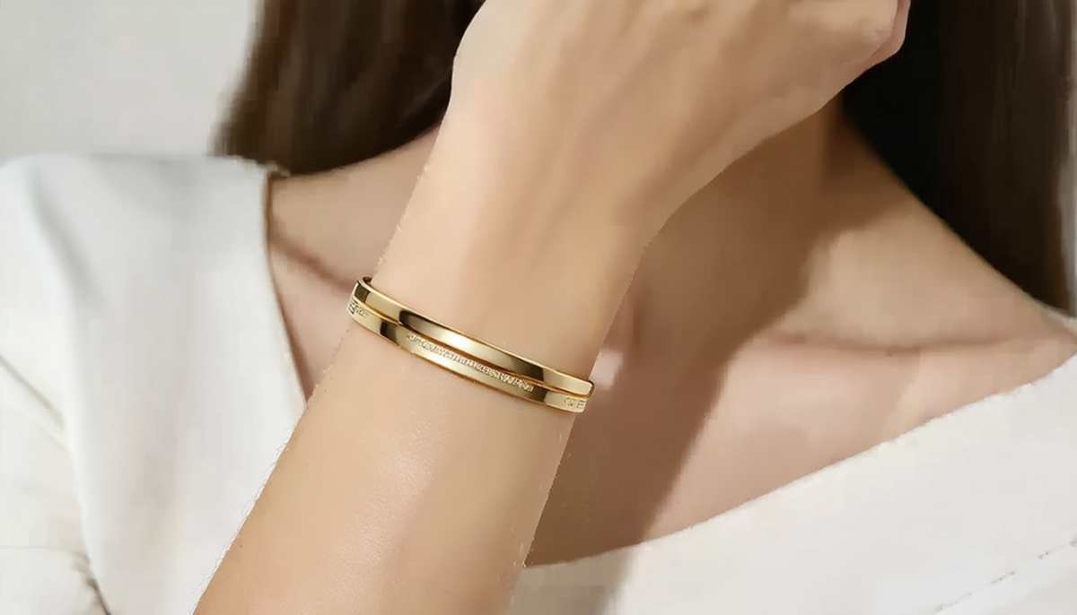 découvrez l'élégance éternelle des bracelets plaqués or signés jadeva, alliant sophistication et qualité pour sublimer votre style au quotidien.